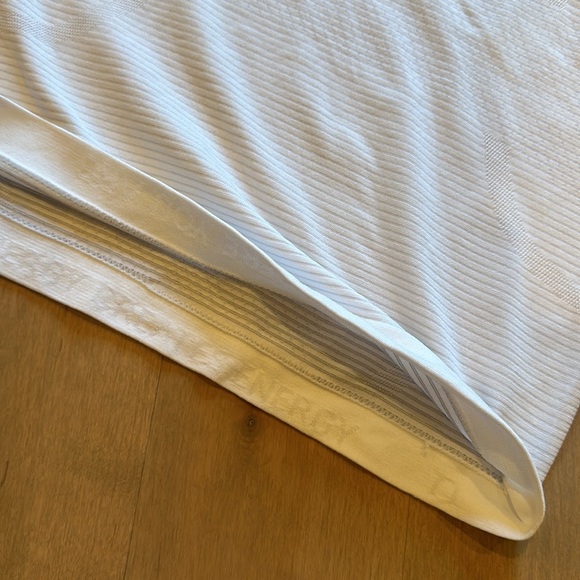 Swiftly Tech short sleeve crew shirt Race length crop - Picture 5 of 14